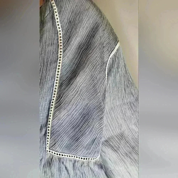 Tommy Hilfiger Women's Embroidered Crinkle Peasant Top -Gray Size Medium - Picture 7 of 9